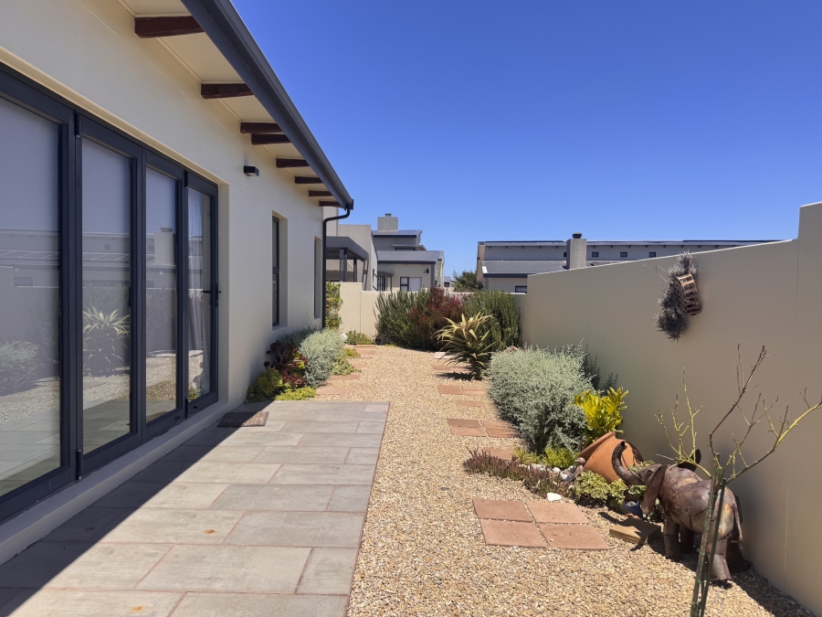 6 Bedroom Property for Sale in Sunset Estate Western Cape
